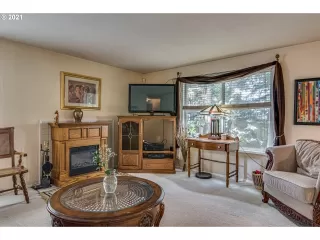 Photo #4: 21158121 Listing