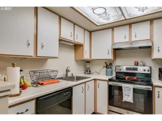 Photo #5: 21158121 Listing