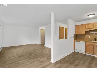 Photo #4: 21158254 Listing