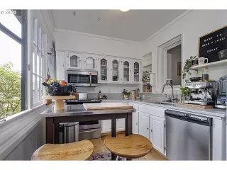 Photo #5: 21158878 Listing