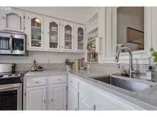 Photo #6: 21158878 Listing