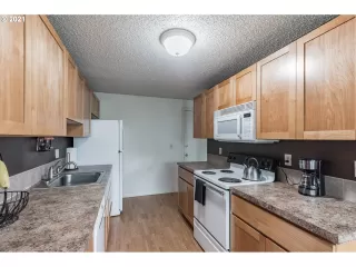 Photo #2: 21158976 Listing