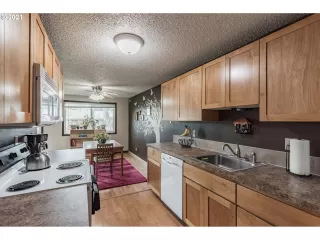 Photo #4: 21158976 Listing