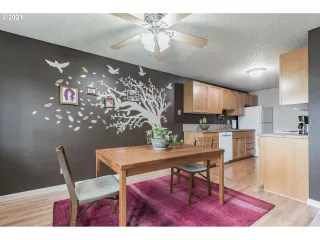 Photo #6: 21158976 Listing