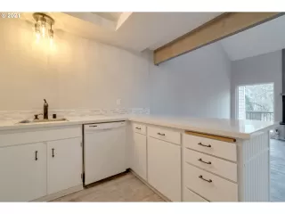 Photo #4: 21159317 Listing