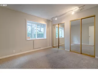 Photo #6: 21159317 Listing