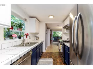 Photo #4: 21160683 Listing