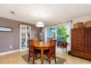 Photo #6: 21160683 Listing