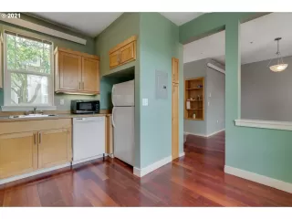 Photo #5: 21161391 Listing