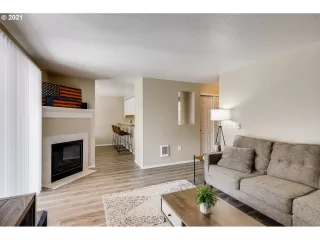 Photo #5: 21161485 Listing