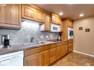 Photo #1: 21162119 Listing