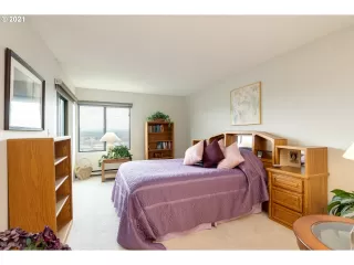 Photo #5: 21162119 Listing