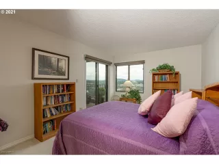 Photo #6: 21162119 Listing