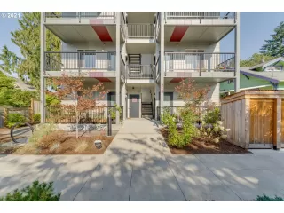 More Details about MLS # 21162282 : 212 NE 79TH AVE 202