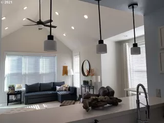 Photo #6: 21162437 Listing