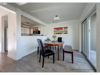 Photo #4: 21162964 Listing