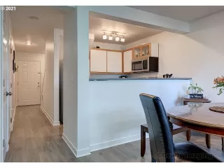 Photo #5: 21162964 Listing