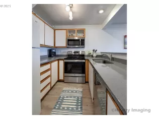 Photo #6: 21162964 Listing