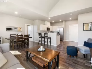Photo #2: 21162984 Listing 