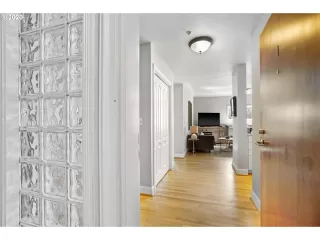 Photo #5: 21163520 Listing