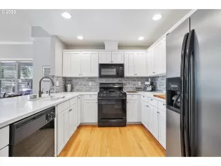 Photo #6: 21163520 Listing