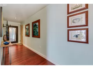 Photo #6: 21163916 Listing