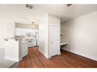 Photo #3: 21164419 Listing