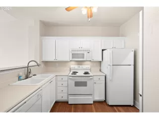 Photo #4: 21164419 Listing