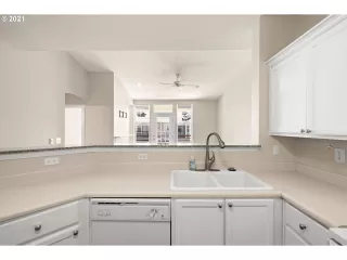 Photo #6: 21164419 Listing