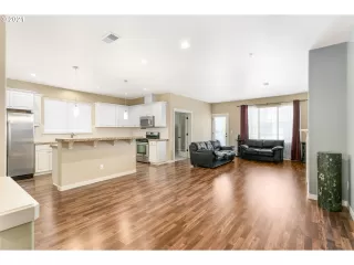 Photo #5: 21164540 Listing