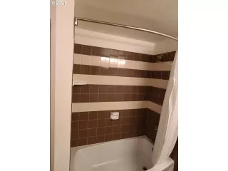 Photo #5: 21165668 Listing