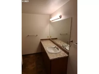 Photo #6: 21165668 Listing