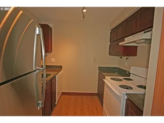 Photo #6: 21166907 Listing