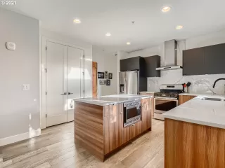 Photo #4: 21167228 Listing