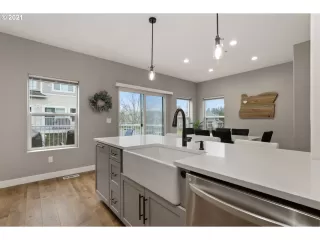 Photo #5: 21167277 Listing