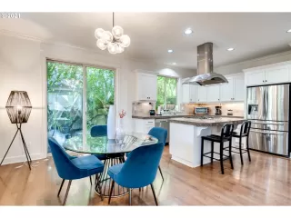 Photo #6: 21168190 Listing