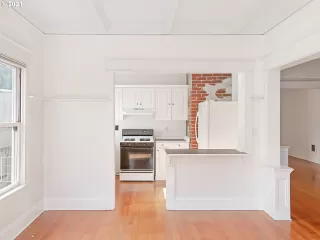 Photo #6: 21168424 Listing
