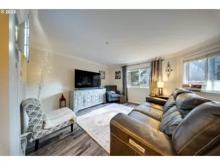 Photo #4: 211694825 Listing