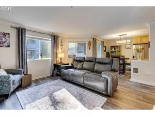 Photo #5: 211694825 Listing