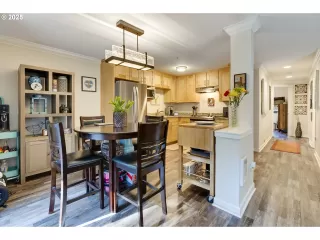 Photo #6: 211694825 Listing