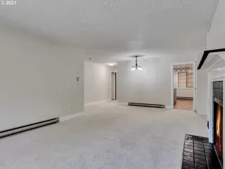 Photo #4: 21169700 Listing