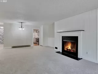 Photo #5: 21169700 Listing