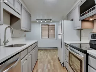 Photo #6: 21169700 Listing