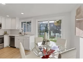 Photo #5: 21170356 Listing