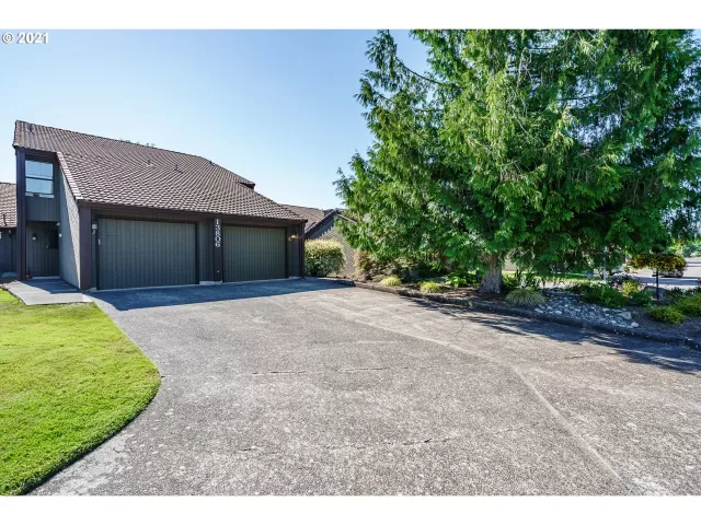 MLS: 21171320 Condo For Sale