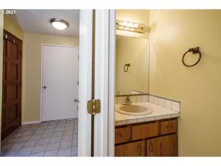 Photo #3: 21171320 Listing