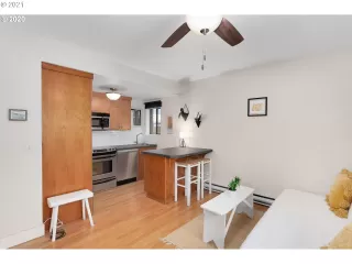 Photo #2: 21171485 Listing