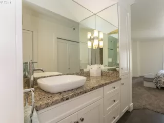 Photo #5: 21171788 Listing