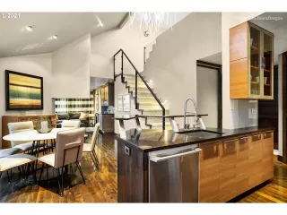 Photo #6: 21173504 Listing