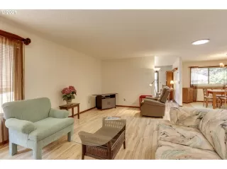 Photo #5: 21174105 Listing